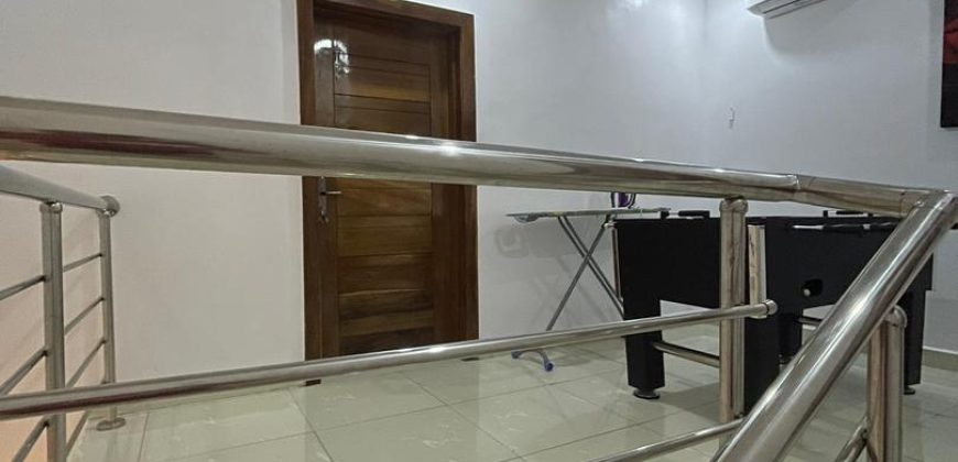 2 Bedroom Flat Fully Furnished & Serviced