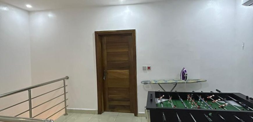 2 Bedroom Flat Fully Furnished & Serviced